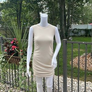 🛍️ 5 for $20 🛍️ offer $20 and I will acceptDress, sleeveless, beige size large